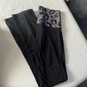 VS PINK Bling Leopard Print Yoga Pants Size Small